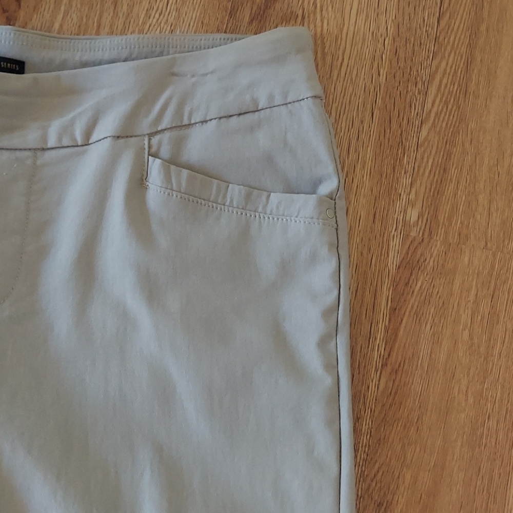 LEE Capri - Picture 2 of 9
